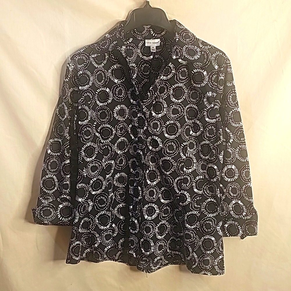 Harvē Bernard Women shirt, Size X-Large, Color: Black and white